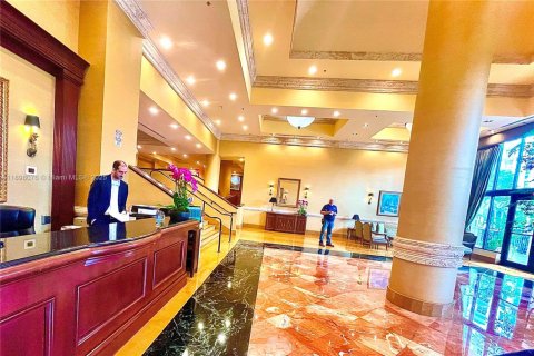 Condominio en alquiler en Miami, Florida, 2 dormitorios, 106.37 m2 № 1949857 - foto 2