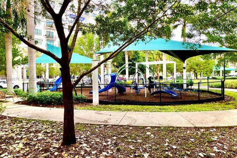 Condominio en alquiler en Miami, Florida, 2 dormitorios, 106.37 m2 № 1949857 - foto 28