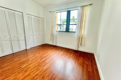 Condominio en alquiler en Miami, Florida, 2 dormitorios, 106.37 m2 № 1949857 - foto 17