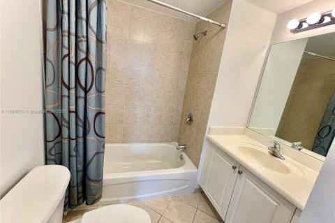 Condominio en alquiler en Miami, Florida, 2 dormitorios, 106.37 m2 № 1949857 - foto 18