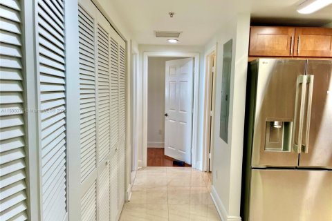 Condominio en alquiler en Miami, Florida, 2 dormitorios, 106.37 m2 № 1949857 - foto 15