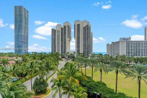 Condo in Sunny Isles Beach, Florida, 2 bedrooms  № 2076694