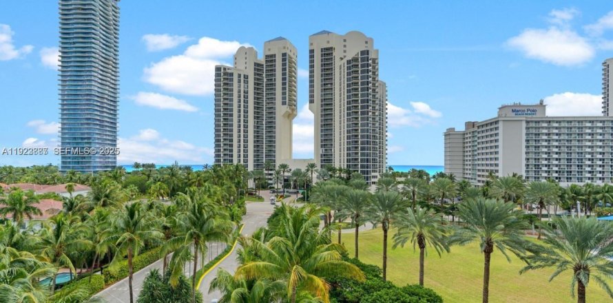 Condo à Sunny Isles Beach, Floride, 2 chambres  № 2076694
