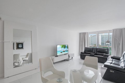 Copropriété à vendre à Sunny Isles Beach, Floride: 2 chambres, 139.82 m2 № 2076694 - photo 2