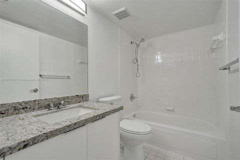 Снять в аренду квартиру в Майами, Флорида 3 спальни, 102.19м2, № 1980437 - фото 12
