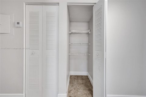 Снять в аренду квартиру в Майами, Флорида 3 спальни, 102.19м2, № 1980437 - фото 10