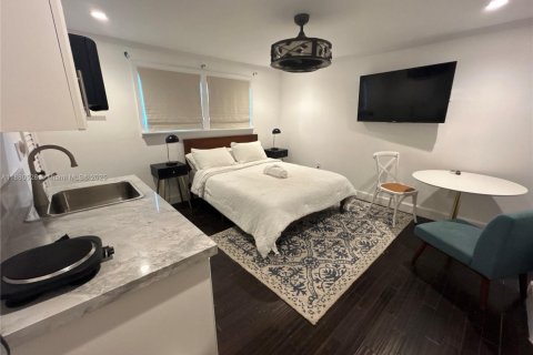 Villa ou maison à louer à South Miami, Floride: 1 chambre, 37.16 m2 № 1929116 - photo 1