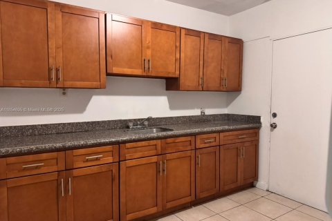 Villa ou maison à louer à Miami, Floride: 2 chambres, 255.57 m2 № 1872570 - photo 4