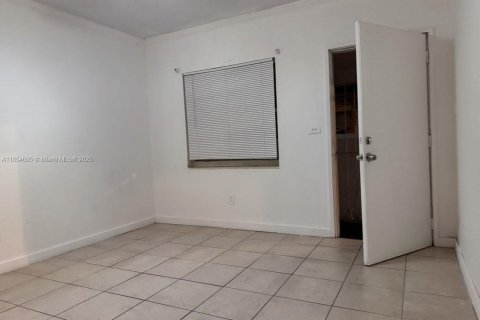 Villa ou maison à louer à Miami, Floride: 2 chambres, 255.57 m2 № 1872570 - photo 10