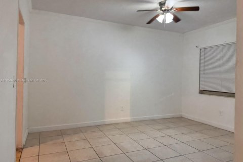 Villa ou maison à louer à Miami, Floride: 2 chambres, 255.57 m2 № 1872570 - photo 17