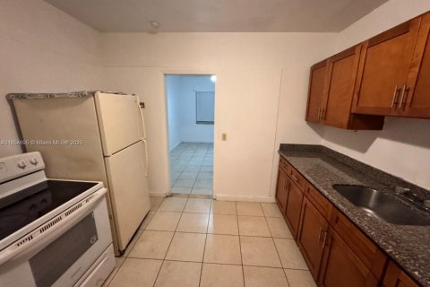 Villa ou maison à louer à Miami, Floride: 2 chambres, 255.57 m2 № 1872570 - photo 2