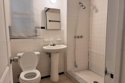 Villa ou maison à louer à Miami, Floride: 2 chambres, 255.57 m2 № 1872570 - photo 14