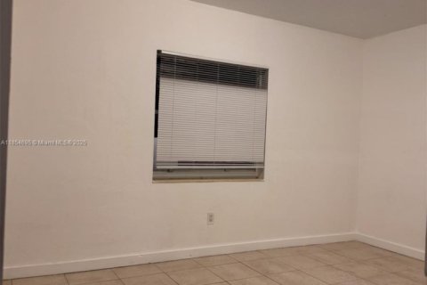 Villa ou maison à louer à Miami, Floride: 2 chambres, 255.57 m2 № 1872570 - photo 11