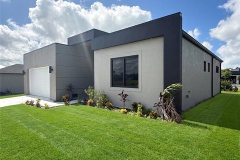 Villa ou maison à Cape Coral, Floride 4 chambres, 176.89 m2 № 2373194