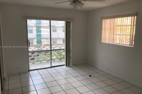 Copropriété à louer à Miami, Floride: 1 chambre, 59.46 m2 № 1997779 - photo 14