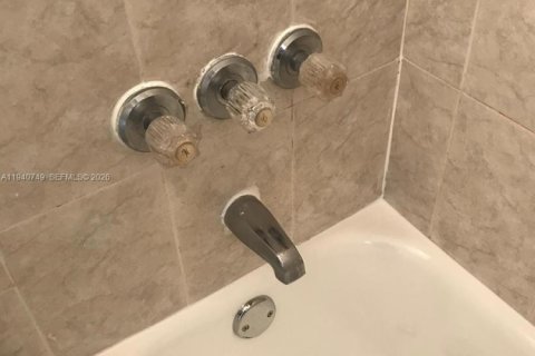 Copropriété à louer à Miami, Floride: 1 chambre, 59.46 m2 № 1997779 - photo 4