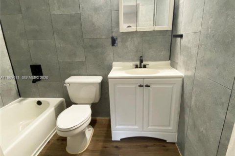 Commercial property in Miami, Florida № 2025633 - photo 2