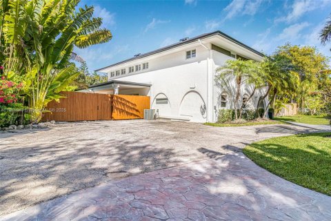 Villa ou maison à vendre à Cutler Bay, Floride: 6 chambres, 316.05 m2 № 1890551 - photo 3