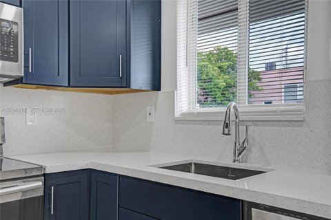 Купить коммерческую недвижимость в Халландейл-Бич, Флорида 197.05м2, № 2429979 - фото 3