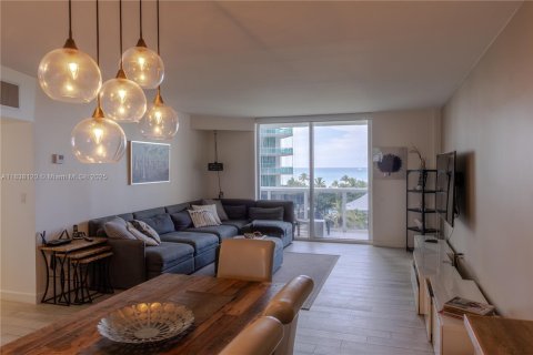 Condominio en venta en Bal Harbour, Florida, 2 dormitorios, 98.1 m2 № 1823780 - foto 3