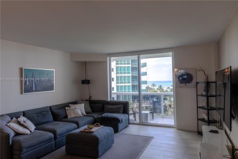 Condominio en venta en Bal Harbour, Florida, 2 dormitorios, 98.1 m2 № 1823780 - foto 13