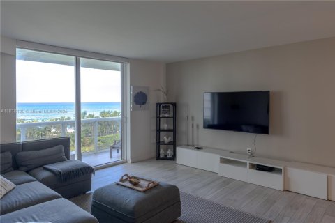 Condominio en venta en Bal Harbour, Florida, 2 dormitorios, 98.1 m2 № 1823780 - foto 9