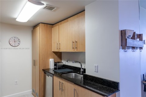 Condominio en venta en Bal Harbour, Florida, 2 dormitorios, 98.1 m2 № 1823780 - foto 6