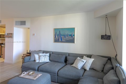 Condominio en venta en Bal Harbour, Florida, 2 dormitorios, 98.1 m2 № 1823780 - foto 11