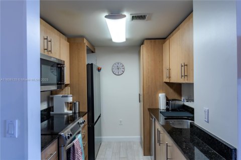 Condominio en venta en Bal Harbour, Florida, 2 dormitorios, 98.1 m2 № 1823780 - foto 7