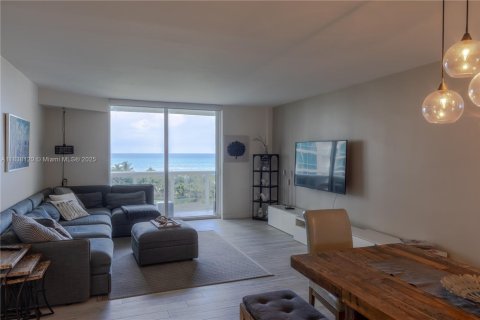 Condominio en venta en Bal Harbour, Florida, 2 dormitorios, 98.1 m2 № 1823780 - foto 1