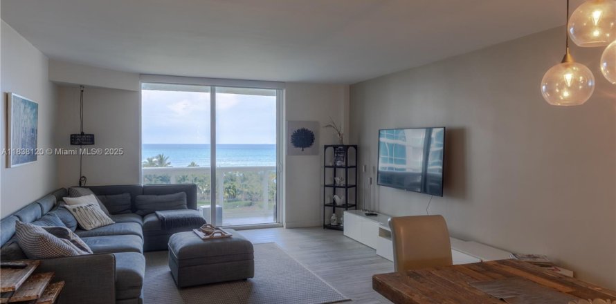 Condominio en Bal Harbour, Florida, 2 dormitorios № 1823780