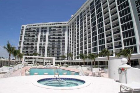 Condominio en venta en Bal Harbour, Florida, 2 dormitorios, 98.1 m2 № 1823780 - foto 29