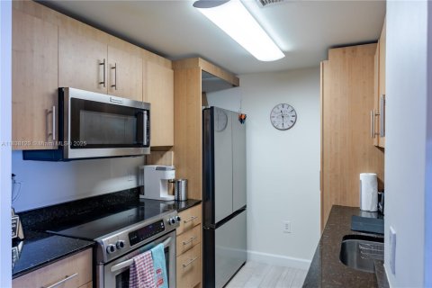 Condominio en venta en Bal Harbour, Florida, 2 dormitorios, 98.1 m2 № 1823780 - foto 5