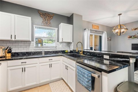 Townhouse in Brandon, Florida 2 bedrooms, 114.36 sq.m. № 1869305 - photo 15