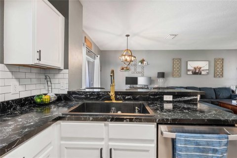 Townhouse in Brandon, Florida 2 bedrooms, 114.36 sq.m. № 1869305 - photo 16