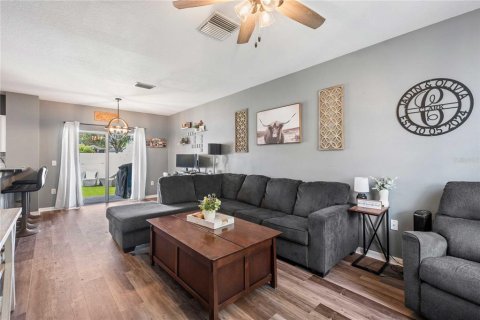 Townhouse in Brandon, Florida 2 bedrooms, 114.36 sq.m. № 1869305 - photo 7