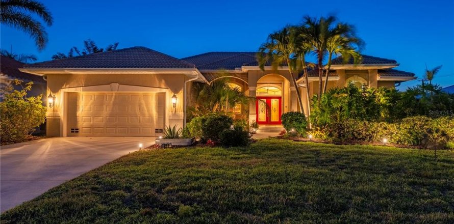 House in Punta Gorda, Florida 4 bedrooms, 198.07 sq.m. № 1631639