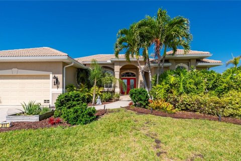 House in Punta Gorda, Florida 4 bedrooms, 198.07 sq.m. № 1631639 - photo 16