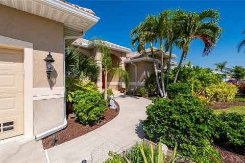 House in Punta Gorda, Florida 4 bedrooms, 198.07 sq.m. № 1631639 - photo 17