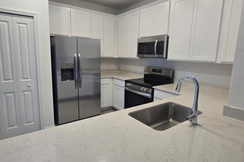 Townhouse in Ocala, Florida 3 bedrooms, 158.58 sq.m. № 2227073 - photo 3