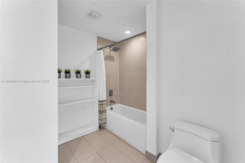 Купить кондоминиум в Майами, Флорида 2 спальни, 94.76м2, № 1929993 - фото 15