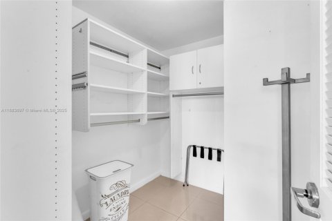 Купить кондоминиум в Майами, Флорида 2 спальни, 94.76м2, № 1929993 - фото 10