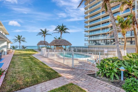Condo in Highland Beach, Florida, 1 bedroom № 2183279 - photo 2