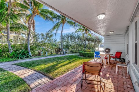 Condo in Highland Beach, Florida, 1 bedroom № 2183279 - photo 27