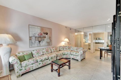 Condo in Highland Beach, Florida, 1 bedroom № 2183279 - photo 13
