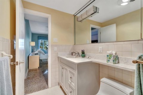 Condo in Highland Beach, Florida, 1 bedroom № 2183279 - photo 26
