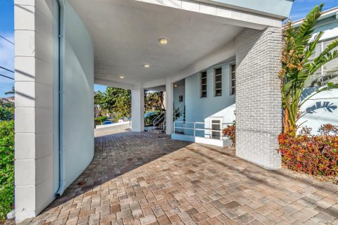 Condo in Highland Beach, Florida, 1 bedroom № 2183279 - photo 8