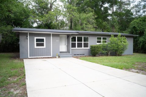 House in Gainesville, Florida 3 bedrooms, 123 sq.m. № 2083598 - photo 2