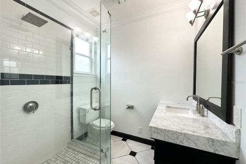 House in Tampa, Florida 4 bedrooms, 181.81 sq.m. № 2166227 - photo 25
