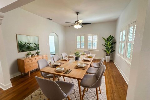 House in Tampa, Florida 4 bedrooms, 181.81 sq.m. № 2166227 - photo 3